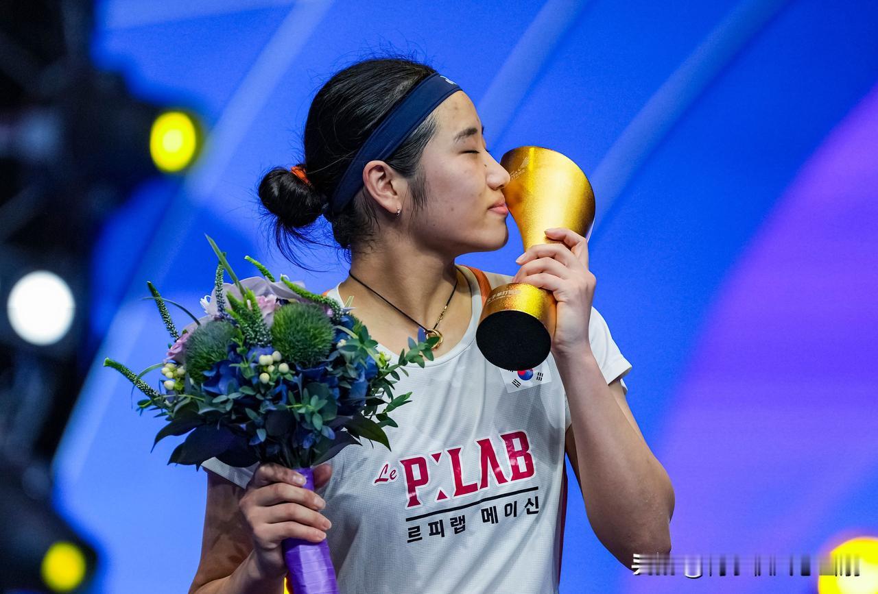 安洗莹成功背后的玄机
韩国羽毛球一姐安洗莹世界排名高居第一，2025年赛季收获了