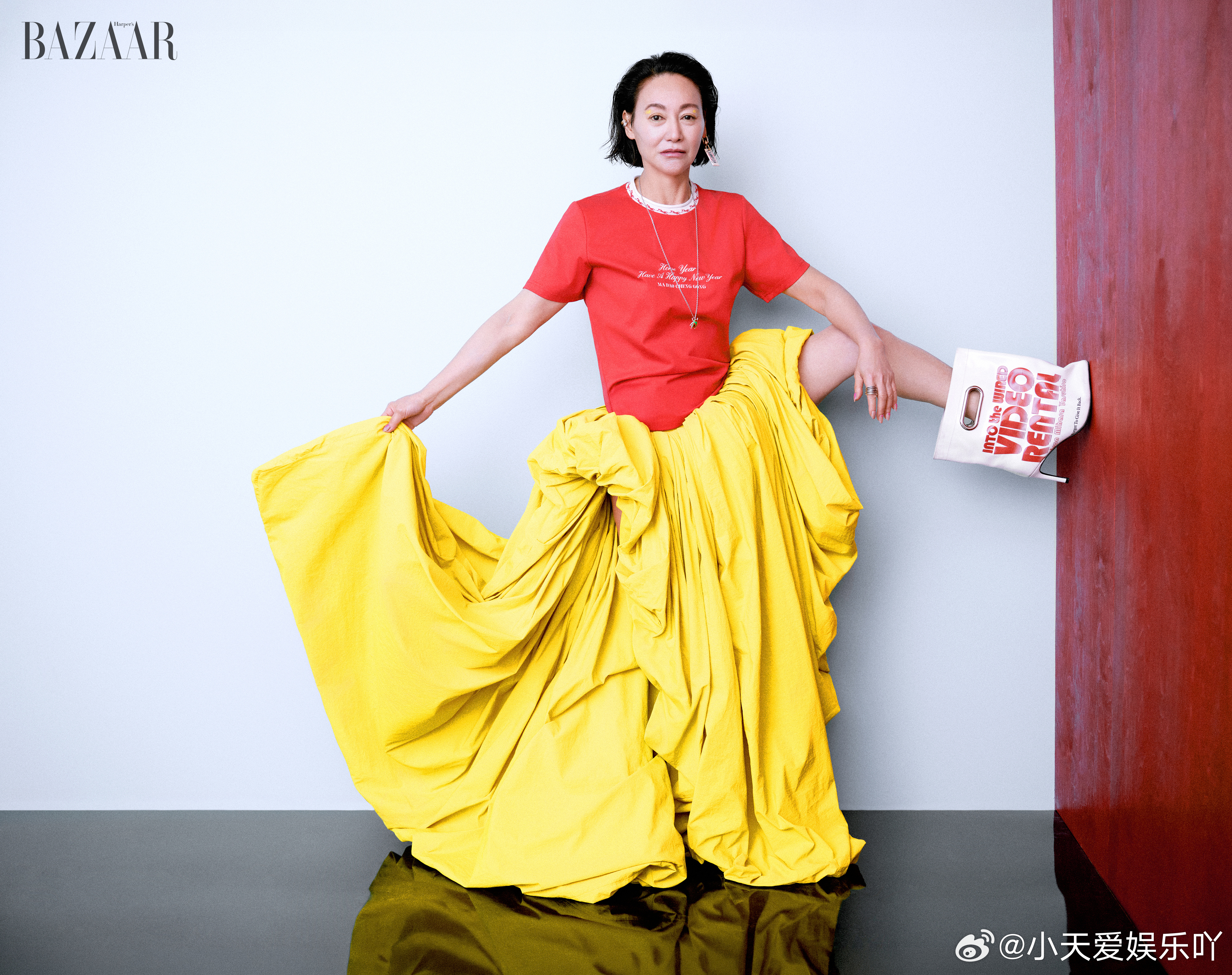 惠英红二登时尚芭莎封面 惠英红的人生态度真的太治愈了，60岁是人生的18:30，