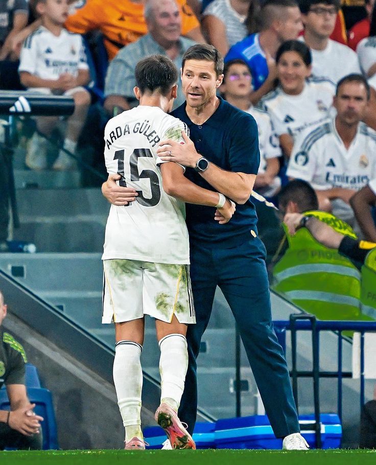 【英媒 TEAMtalk】 一旦斯洛特离任利物浦，哈维阿隆索将会接任，阿隆索若执