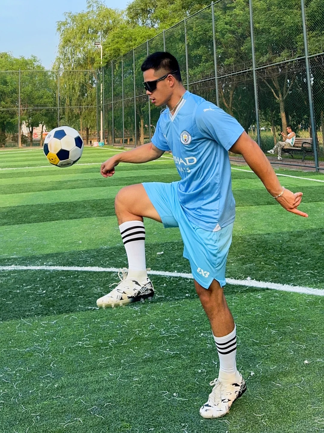 1️⃣起足球，看你怎么踢🦶