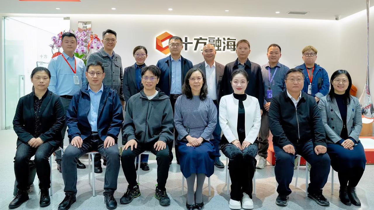 深圳市南山的领导来参观我们公司啦！希望新的一年我们都越来越好！深圳公司办公室 南