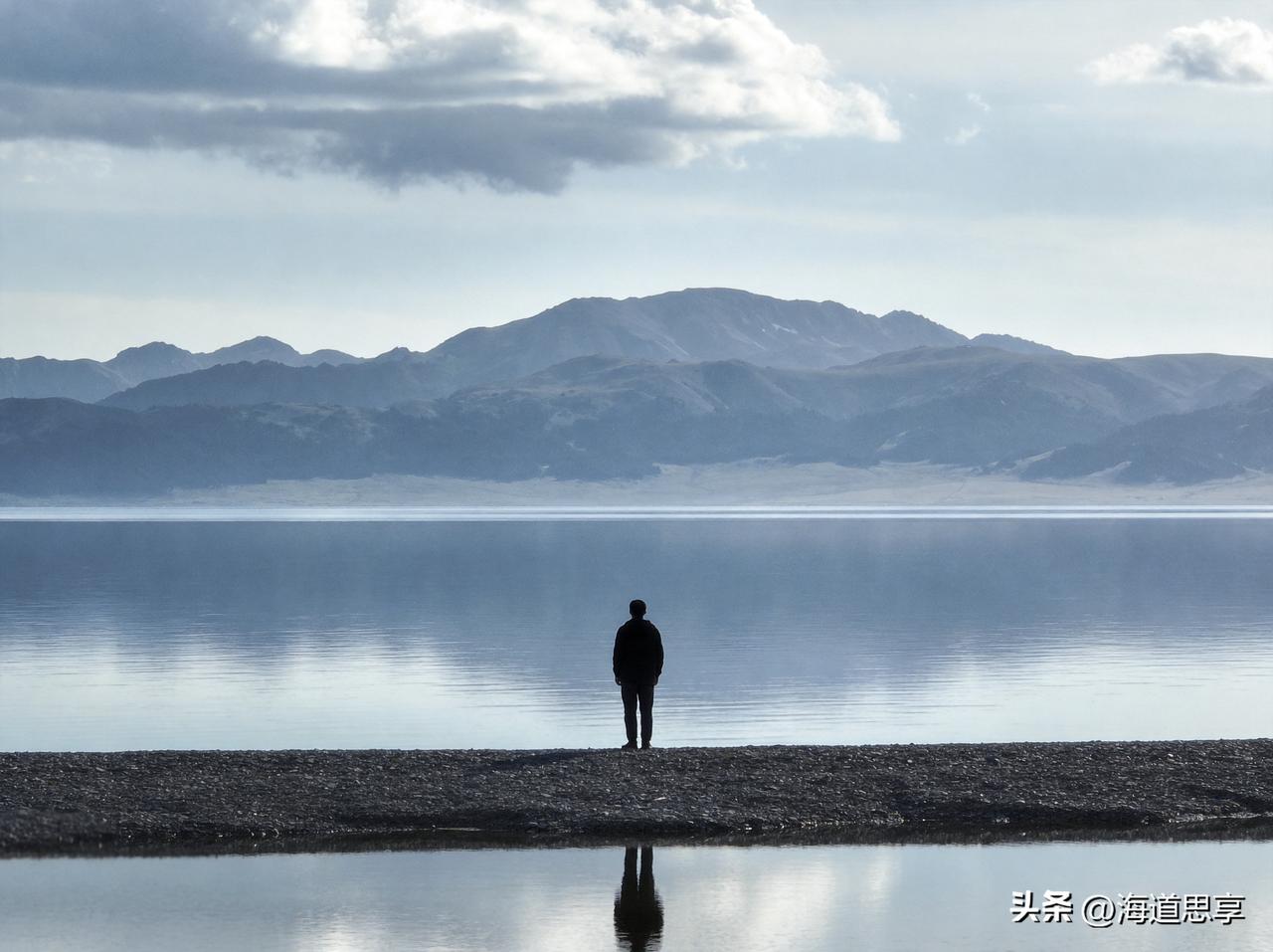说白了，人生就是趟单程票，没有回头路。你在意的职位、面子，十年后回头看可能啥也不