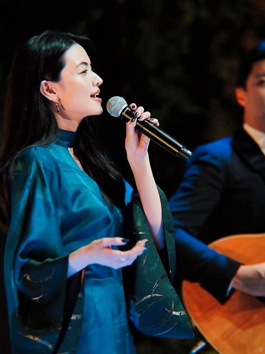 吴建豪新婚妻子是荒卷绘美   吴建豪毫无预兆官宣再婚喜讯，所属经纪公司证实吴建豪