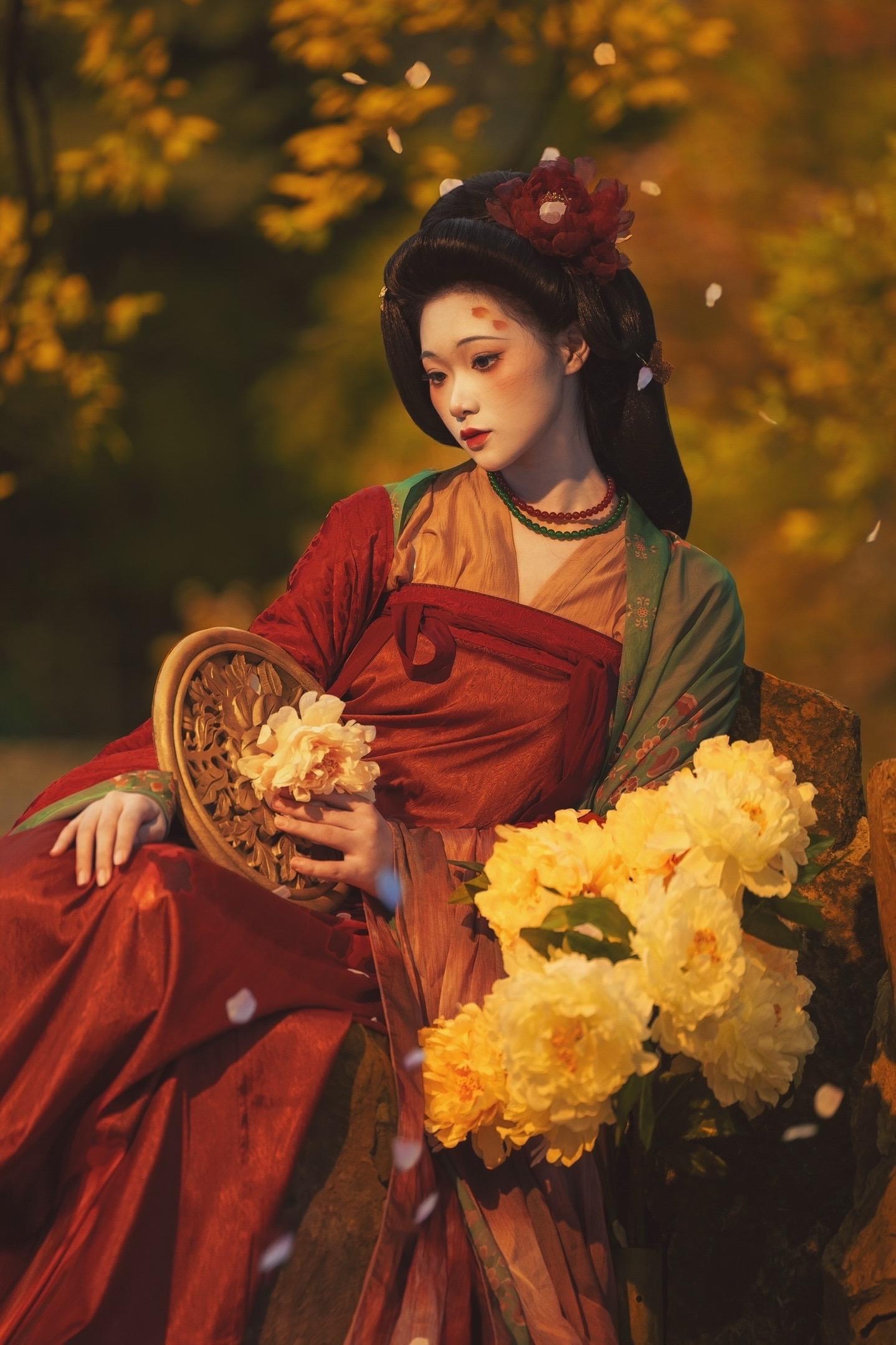 “误入眉眼，可叹惊鸿”