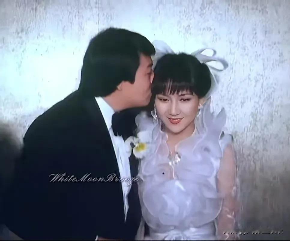 70年代“小青”陈美琪与马清伟的婚礼，放现在也不会过时，真是美的不可方物！