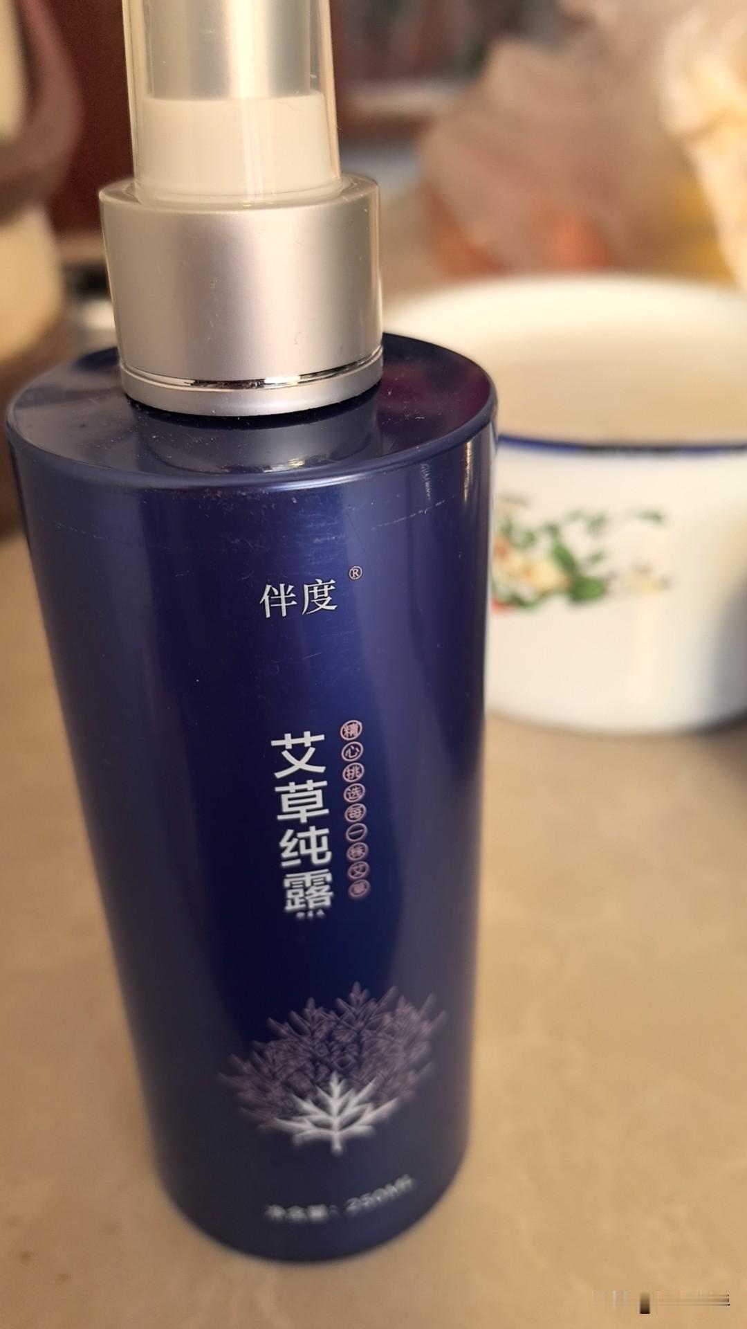 我小姑子是个尼姑，
17岁出家，今年46岁了。
她经常往家里寄些乱七八糟，奇奇怪