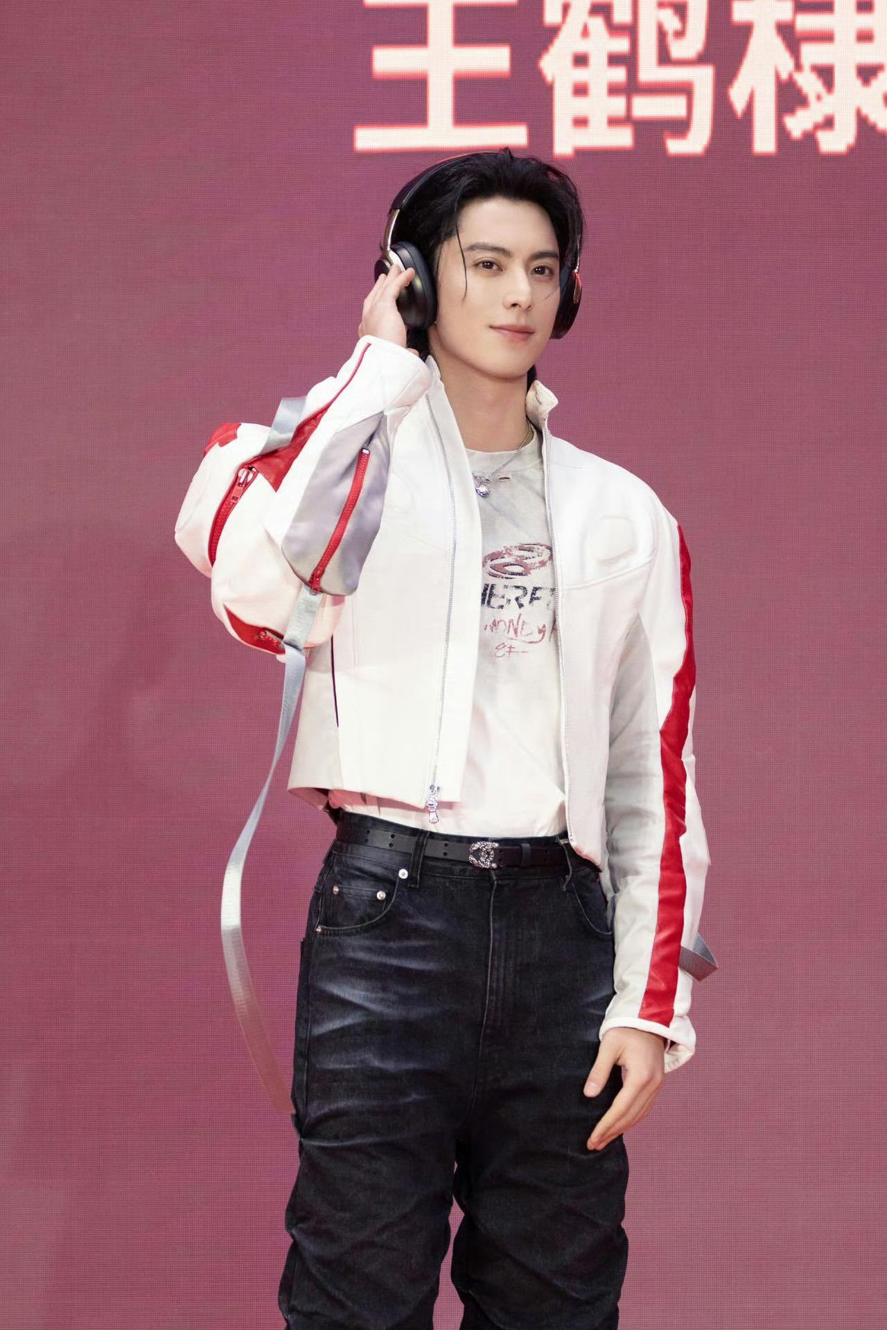 谢娜王鹤棣加盟疯狂好六夜 谢娜、王鹤棣加盟《疯狂好六夜》，简直王炸组合。娜姐活跃