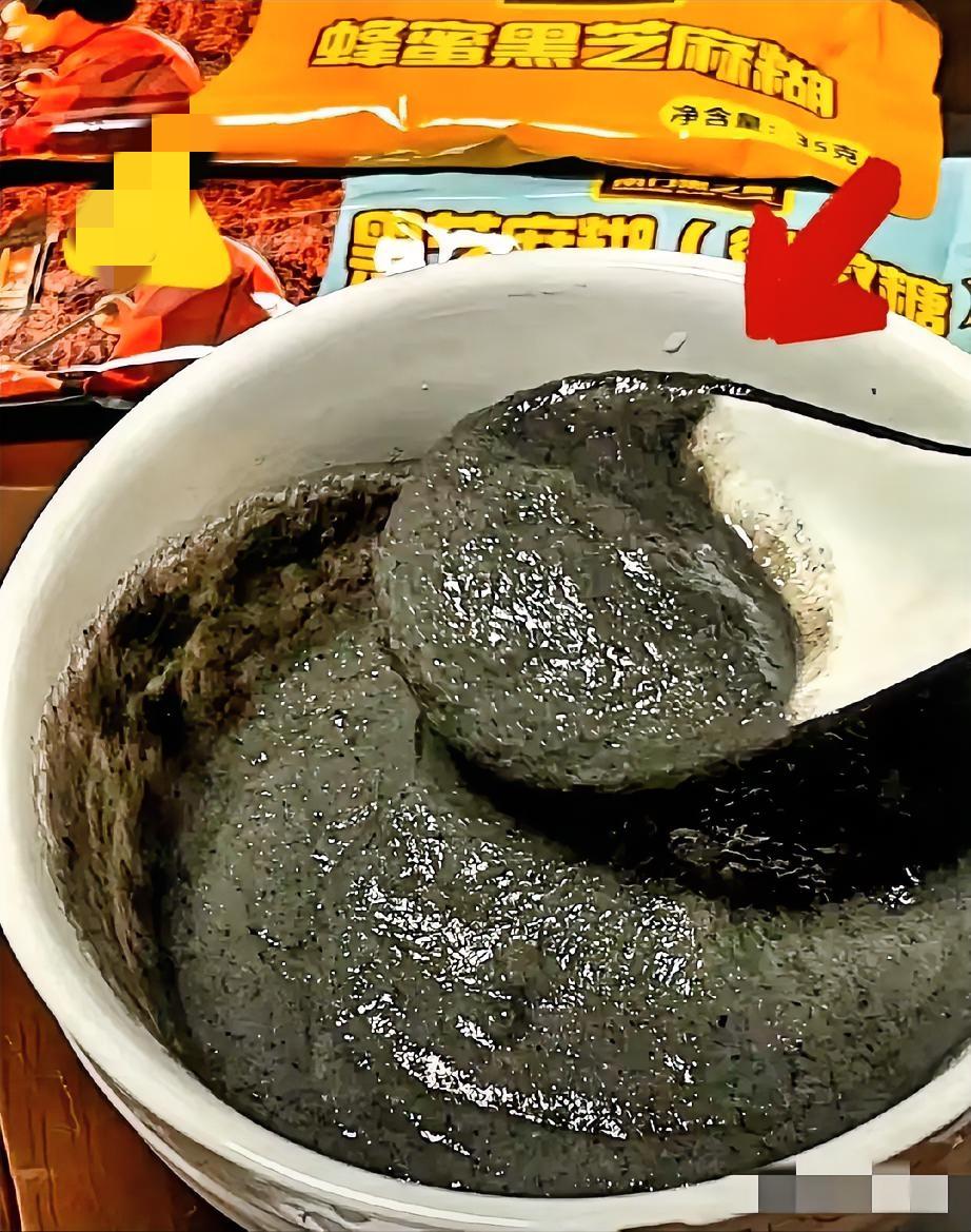 感觉黑芝麻糊这次有点冤了。
第一，老婆饼里没老婆，黑芝麻糊里没黑芝麻，可谓正常吧