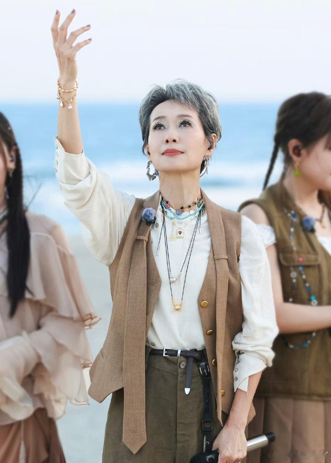 叶童陈昊宇乘风冠军回芒谁懂啊！两届乘风冠军来撑场《声鸣远扬》，冠军夜排面直接拉到