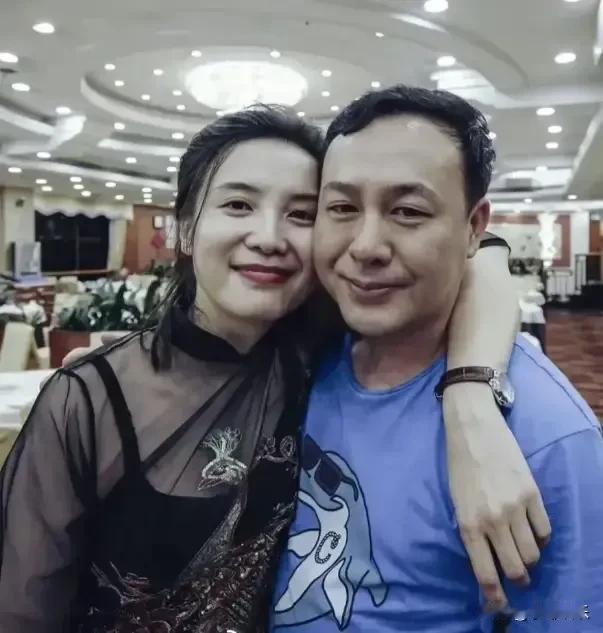 他们的演技简直可以封神，女的貌美如花，男的帅气十足，两人私下是好朋友，有共同的爱
