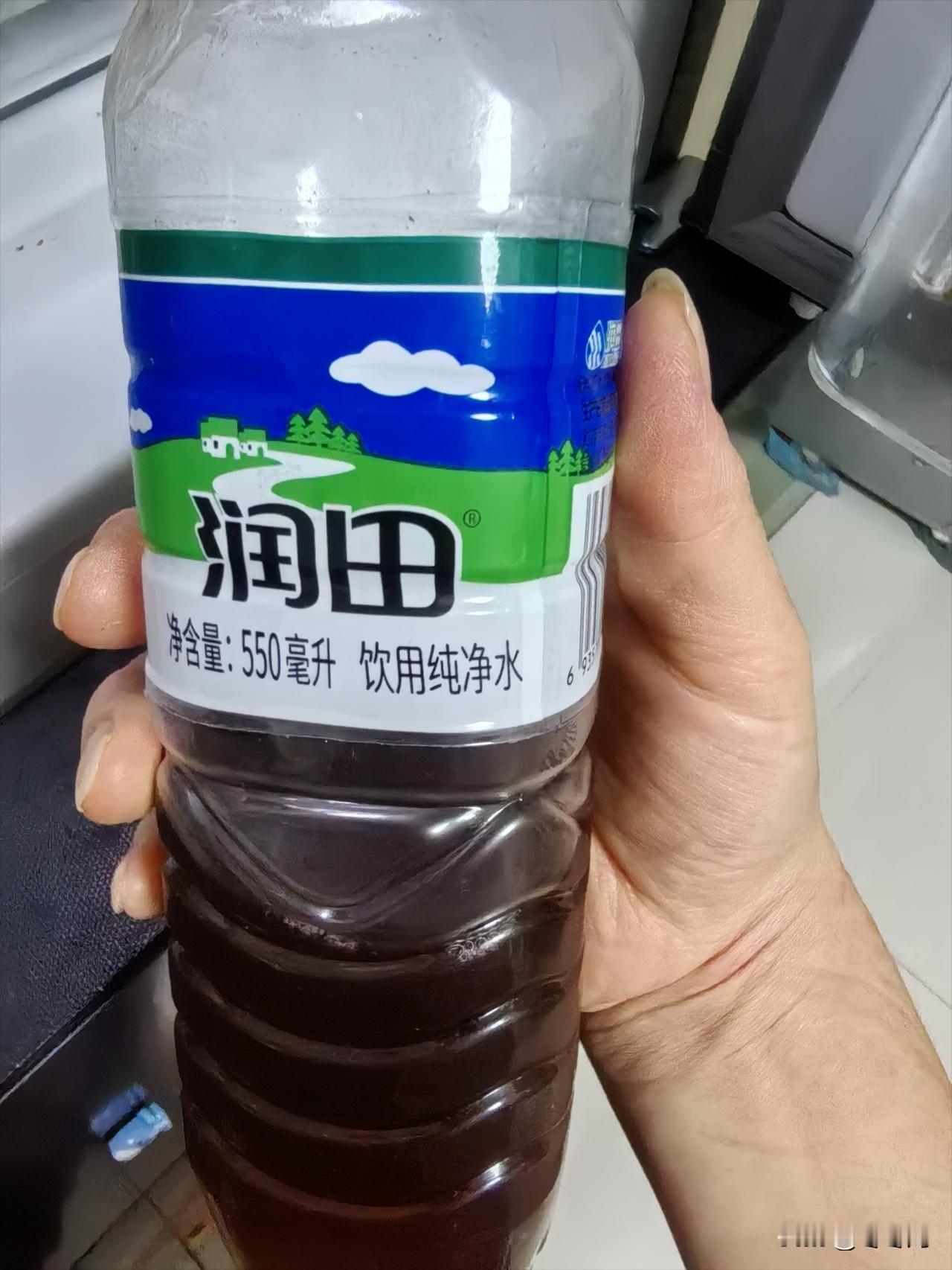 劳碌的家庭主妇
   是从什么时候开始这样连轴转的呢？从昨天我喝了瓶，自己磨的咖
