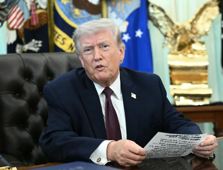 记者：总统先生，蓄意攻击民用基础设施是否违反了国际法与日内瓦公约？

特朗普：你