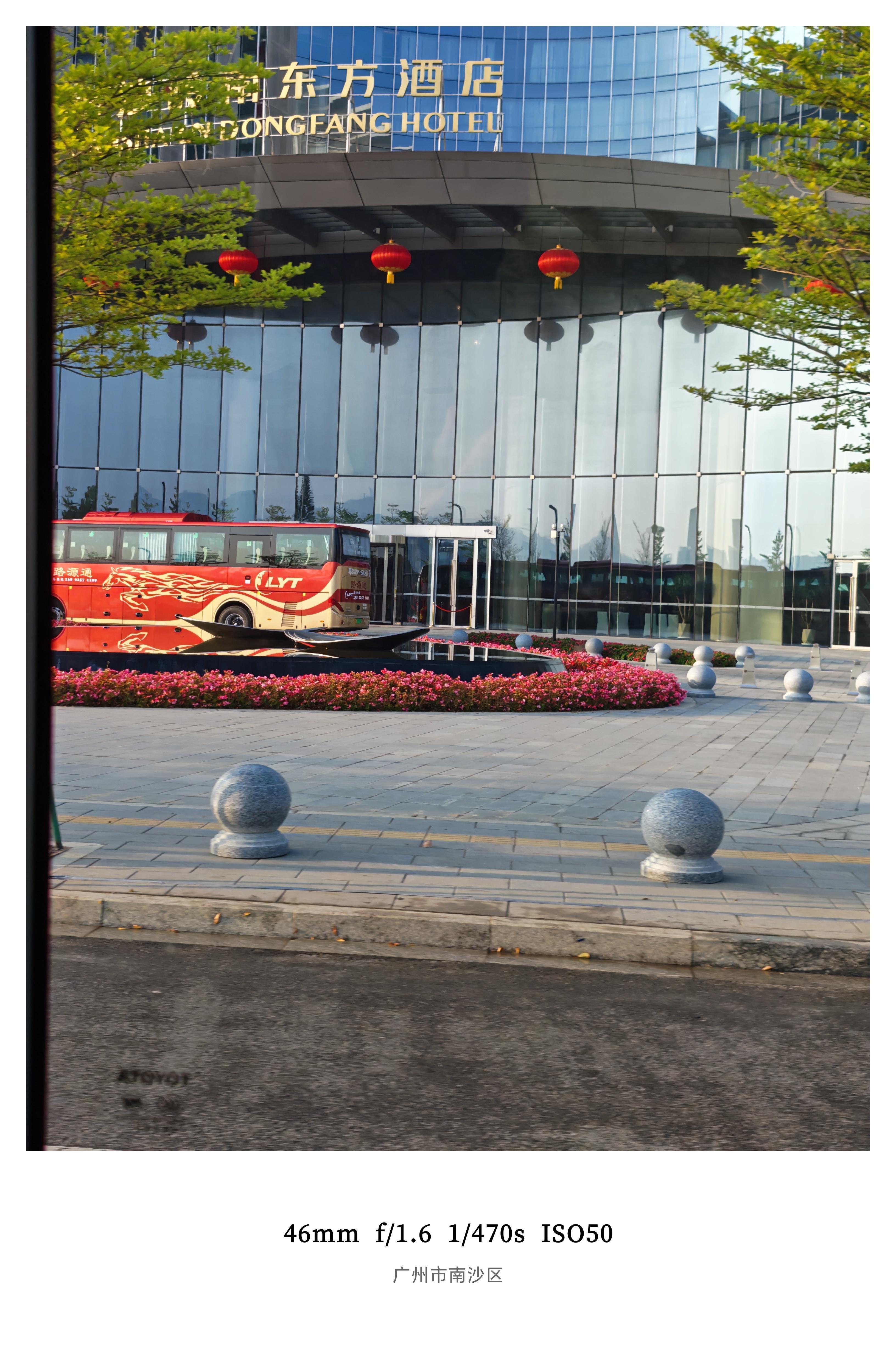 朋友们早呀！出发回杭州昨晚被这大巴给颠的快起飞了今早果断选了考斯特舒服多了