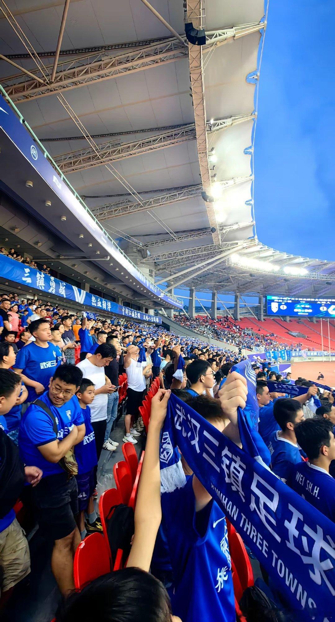 湖北不能没有中超球队，武汉三镇必须赢！三镇我又来与你一起战斗了！ 
