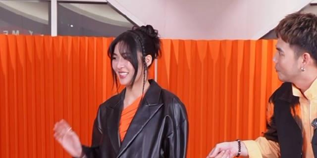 🥰🥰🥰来了来了 老公出现了

@LinglingKwong_TH 
邝玲玲