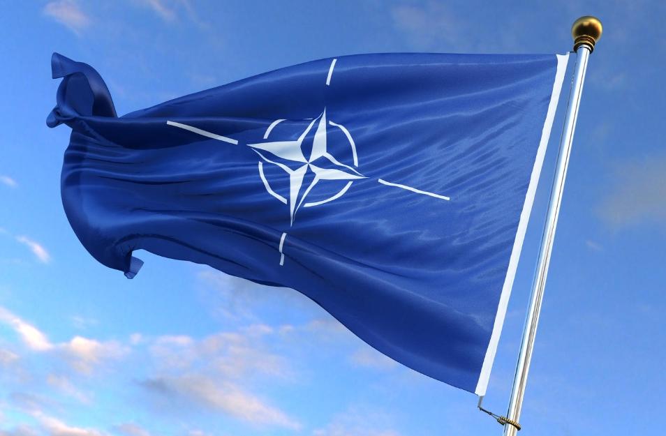 为什么日本这个二战战败国，突然成了欧洲各国争相拉拢的对象？背后逻辑其实很清楚：北