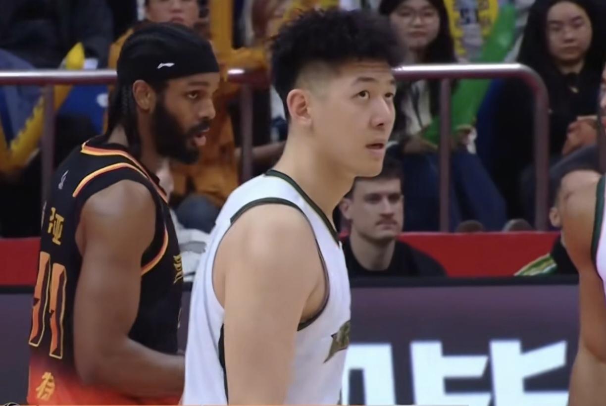 与张陈治锋这几天对位的内线都是cba老油条了，他们一个比一个强硬，张陈治锋和他自