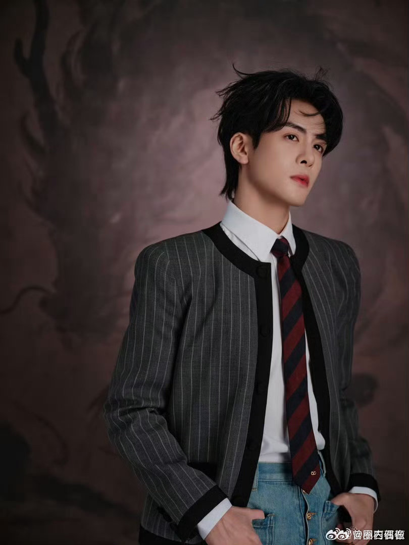 曾舜晞月鳞绮纪剧宣状态曾舜晞剧宣状态每次看曾舜晞的剧宣都特别放心，状态永远在线。