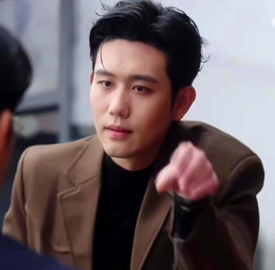 两个演技派在综艺掀起骚动，网友猜测他们的关系究竟有多深。

他们在《演员的挑战》