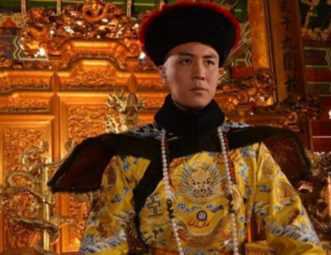 嘉庆皇帝清算和珅是清朝历史上一次著名的政治事件。和珅（1750年—1799年）是