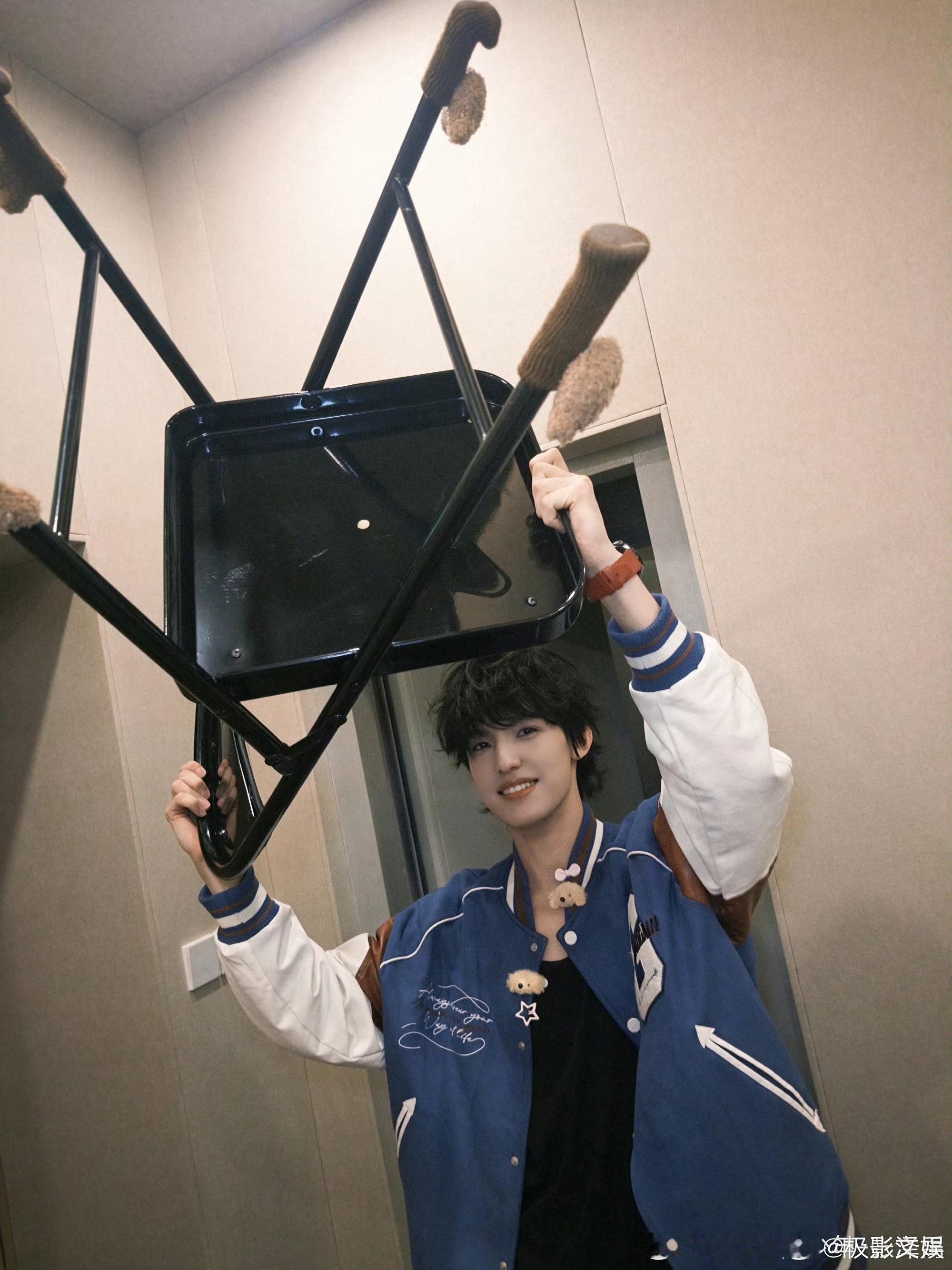 张泽禹十八宫格营业张泽禹演唱会惩罚博张泽禹演唱会惩罚博，十八宫格营业，哇哦哇哦 