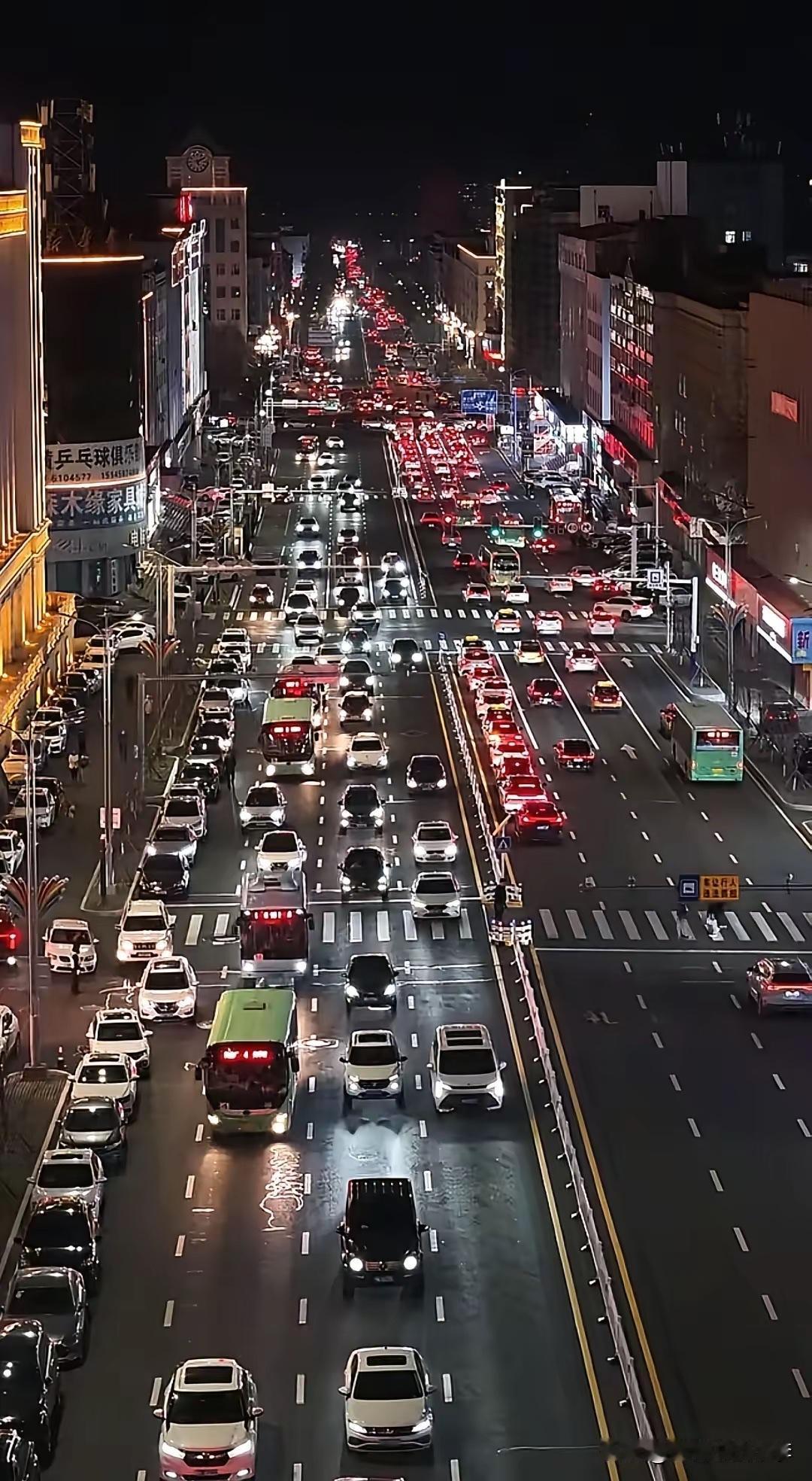 这是网友发的鹤岗照片，和我想象中的完全不一样。这几年，网上说的都是鹤岗人口怎么怎