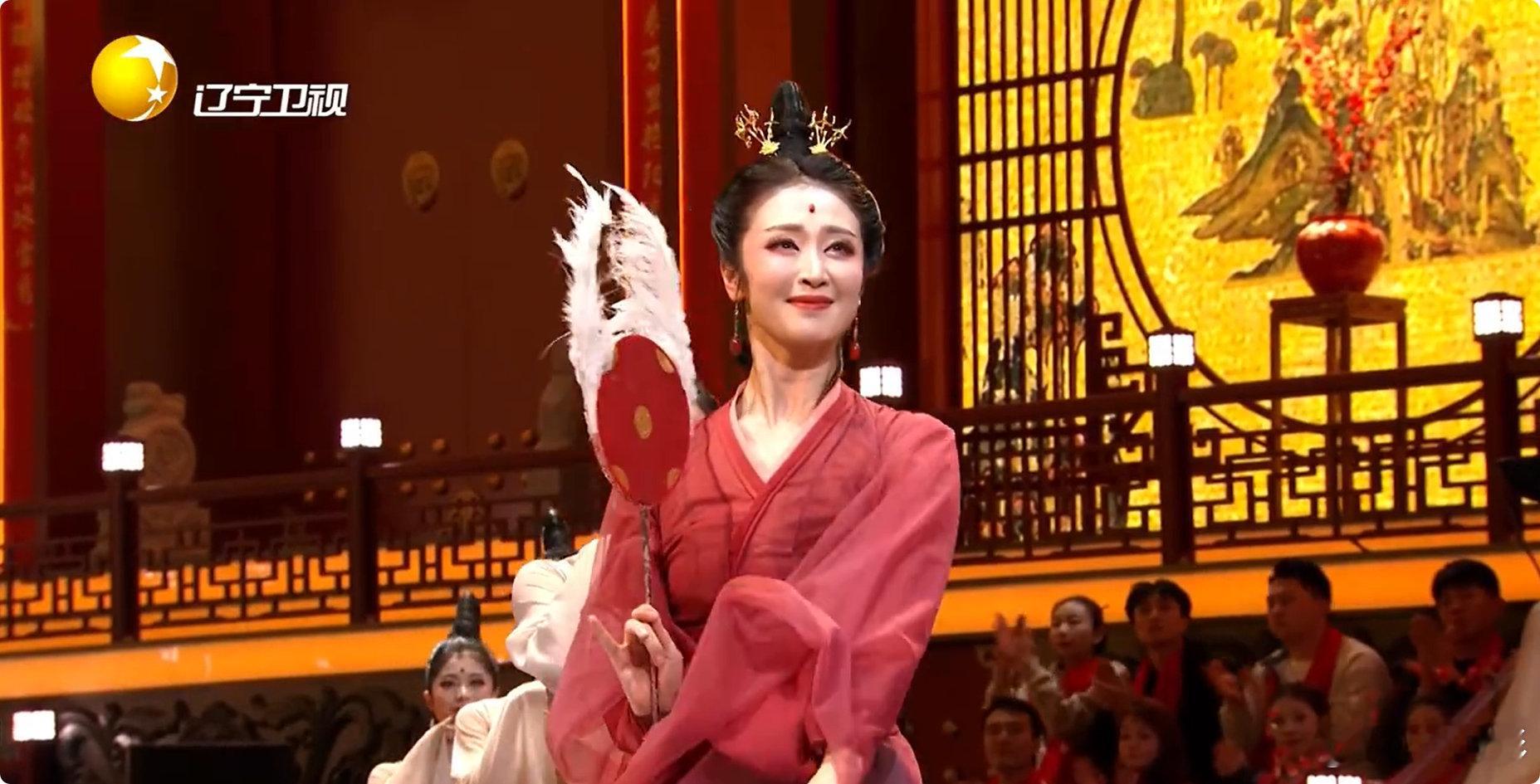 辽宁春晚把洛神赋图搬上了舞台辽宁春晚赢麻了！把传世名画搬上舞台，这视觉冲击力，我