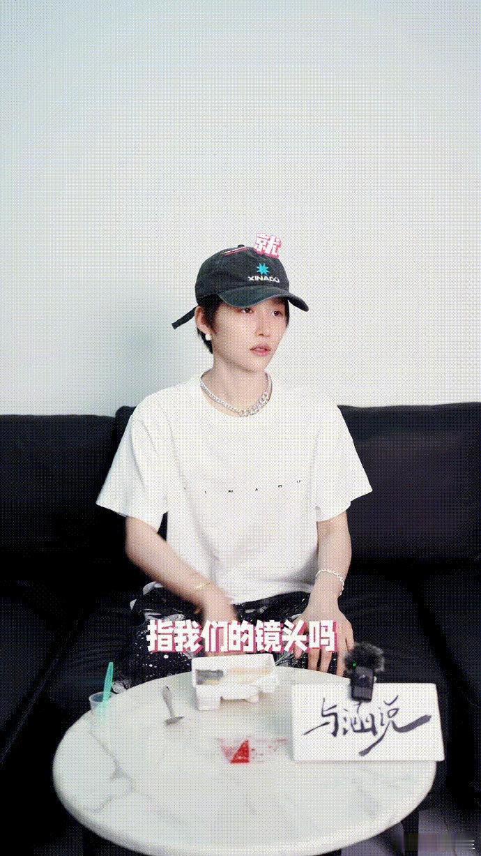 刘雨昕模仿杨天真0帧起手刘雨昕模仿杨天真  谁看了她模仿杨天真不笑？被 cue 
