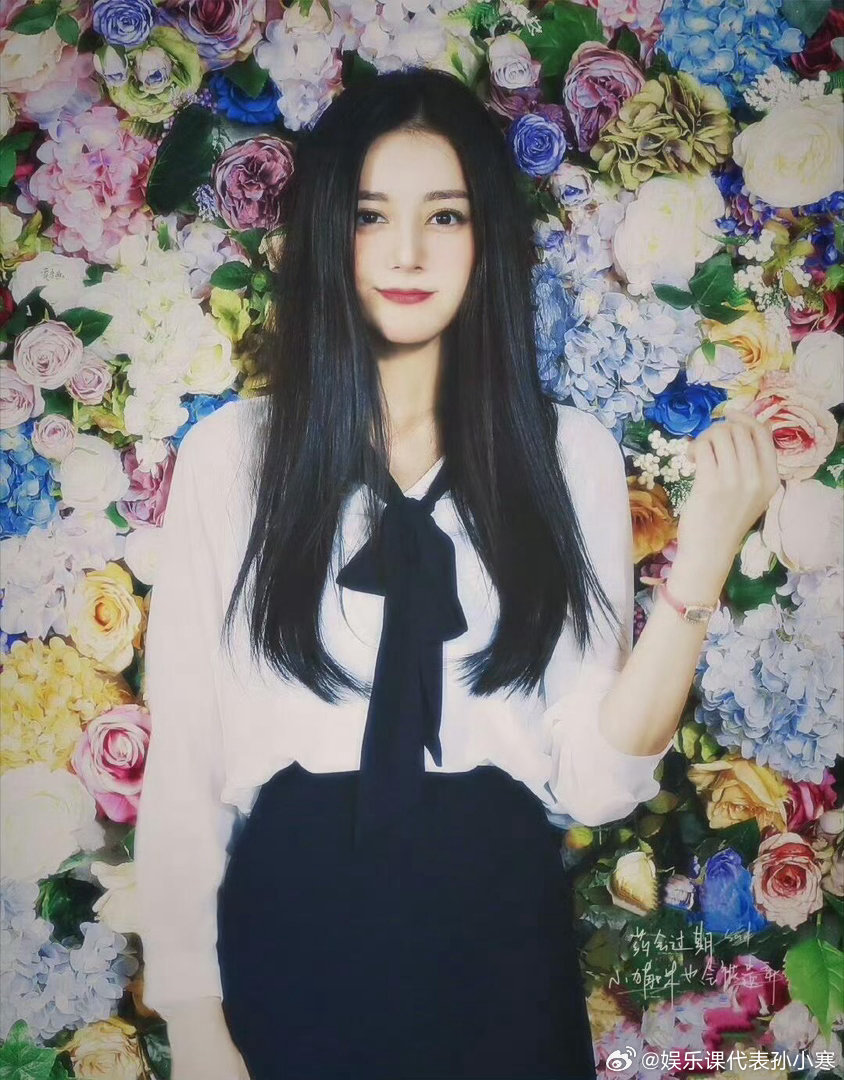 迪丽热巴素人婚纱模特时期谁来懂一下早期的宝宝🥺🥲🥹!!!!从一开始就权威到