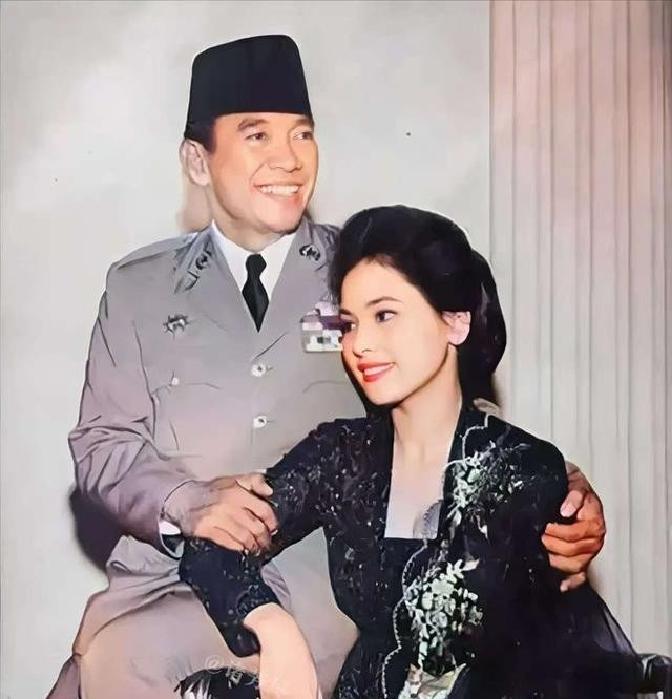 快讯！快讯！
 
日本外务省在2008年突然宣布了解密部分上世纪六十年代的外交档