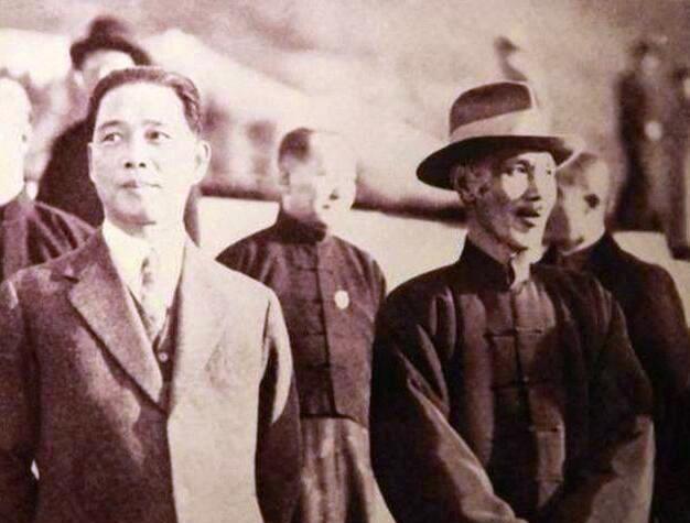 1944年，汪精卫病逝，陈璧君为他用水泥砌了一座千斤的大墓，葬于南京中山陵。2年