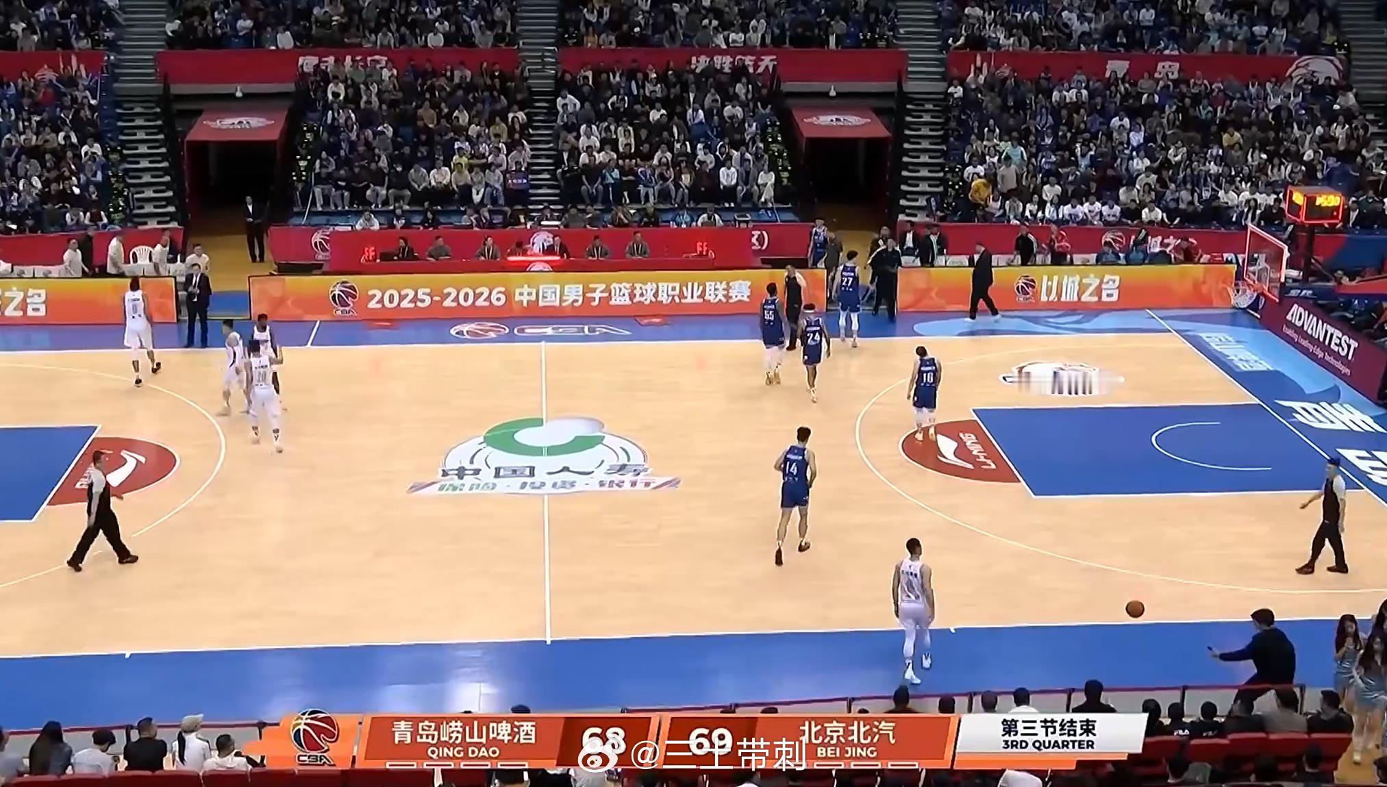 青岛男篮vs北京男篮  青岛这个小外，有自己的节奏，投篮……和库里一起训练？没看
