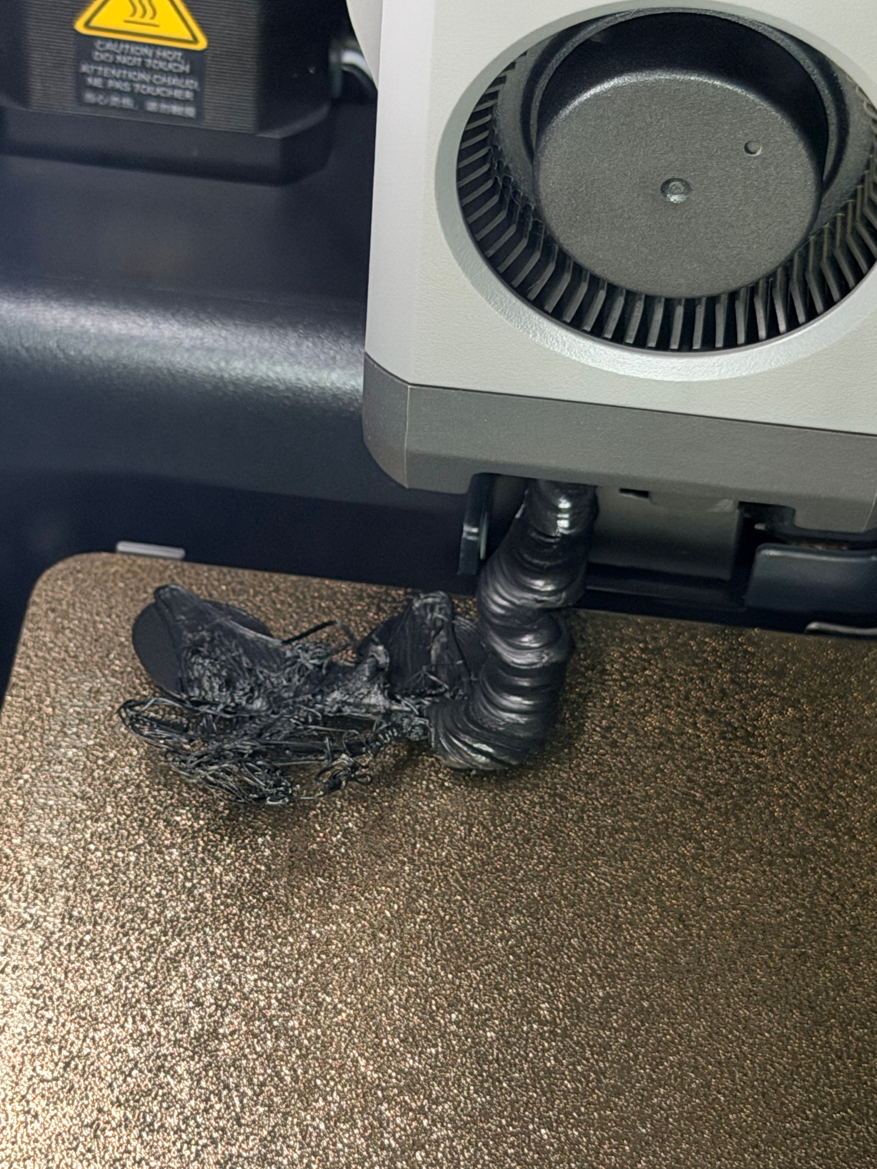 想用3D打印机打个小玩意儿来着，打了半天给我打出来一坨……青岛现在湿度稍大，打印