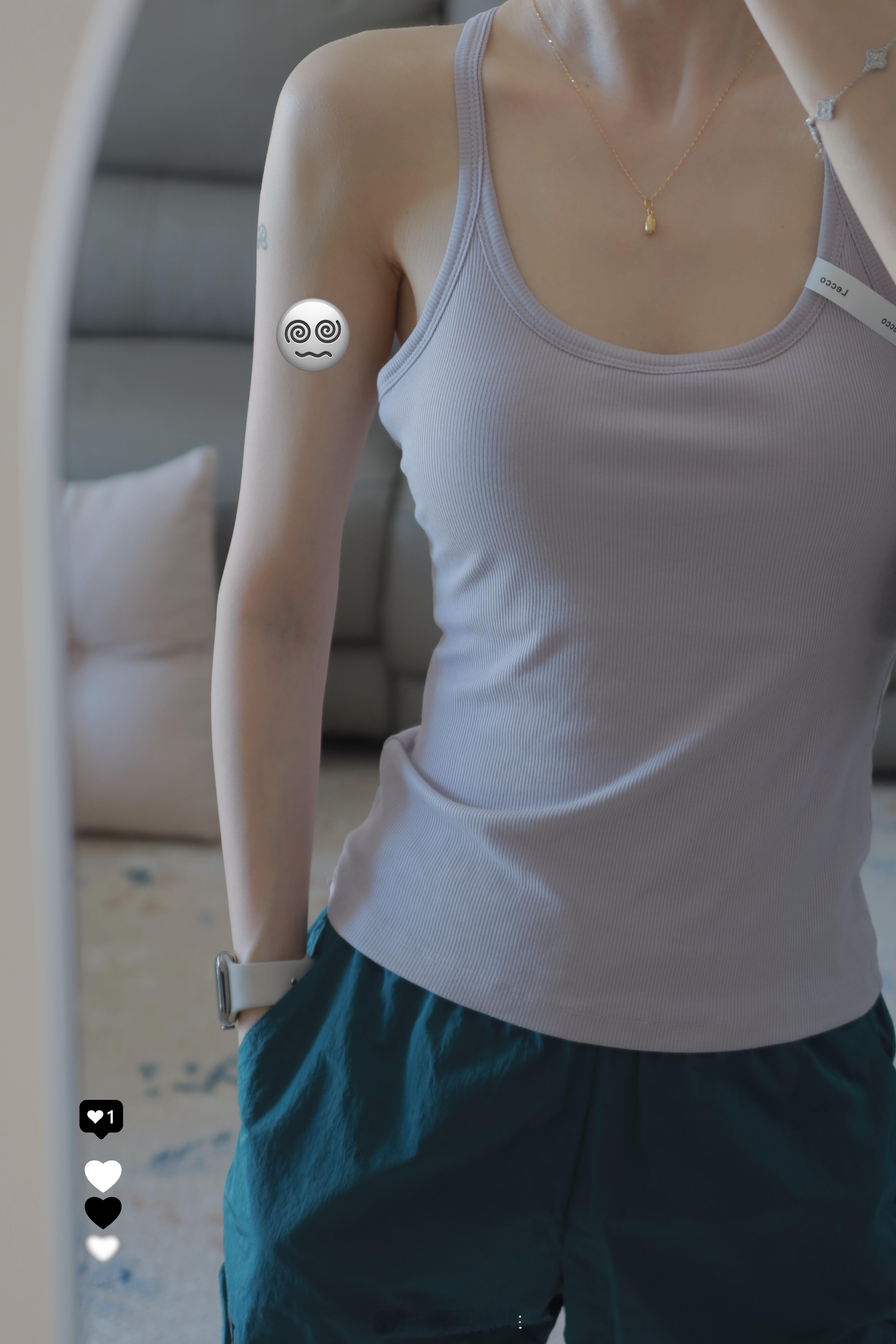 太爱自由了。建议尺码S我买L大出一个副乳，换M 