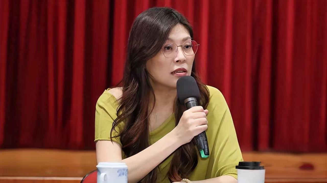 郑丽文的心思：谋求未来“大位”
郑丽文简历 郑丽文怒呛 郑丽文的“画饼自圆”，空