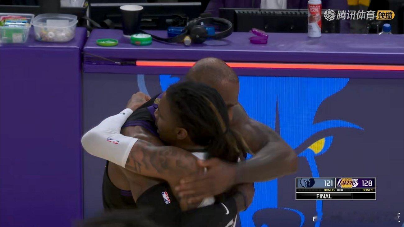 新年开门红！湖人主场128-121战胜灰熊，有什么想说东契奇34分6板8助，詹姆
