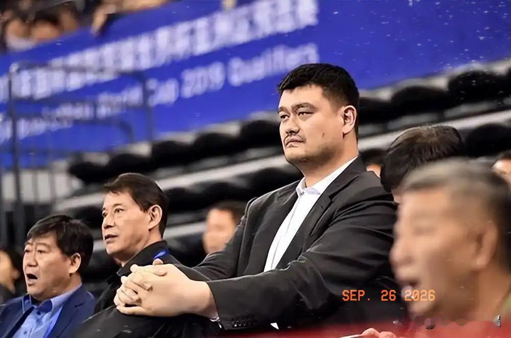 这下好了，
男篮输了，女篮也输了，
名古屋亚运会这盆冷水，浇得人透心凉。

看着