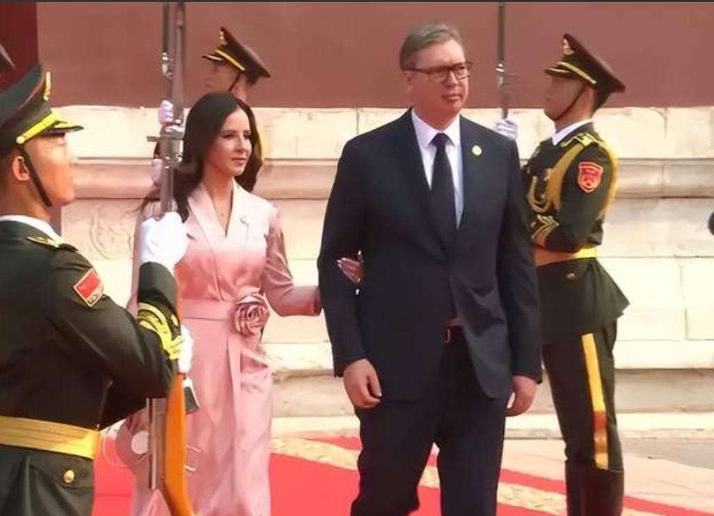 就在整个西方世界都以为塞尔维亚即将弹尽粮绝、乖乖举起白旗的时候，一向愁眉不展的武