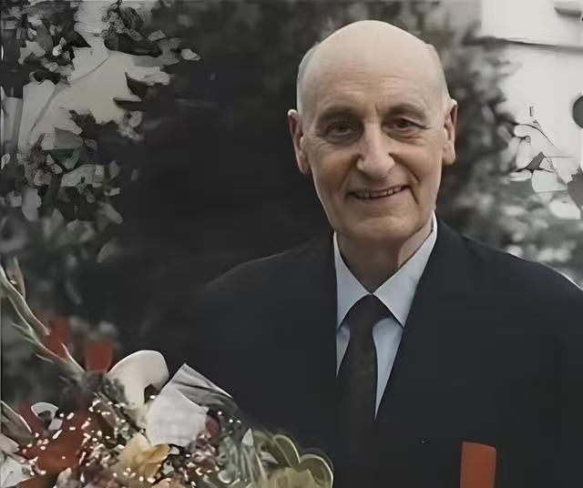 一个人能做到多无私？有一名法国男子来到中国生活了40年，免费资助了70多名中国学