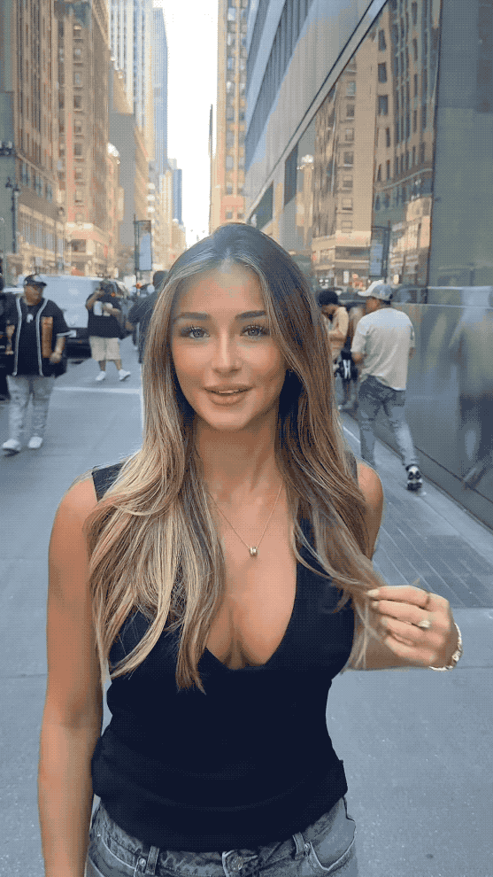 美国绝色美少女当网红赚钱，老父亲持枪保驾，榜一大哥上门骚扰直接打死！一名15岁T