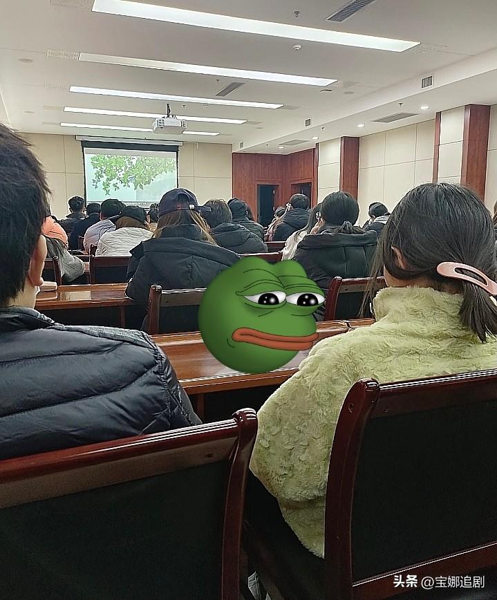 上午开完教职工大会，我彻底懵了，现在的老师也太难当了！
 
一边是暖心要求：不准