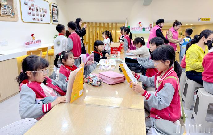 玉环惠尔驿站点亮课后暖心时光家长放心、孩子开心！玉环环山小学旁“惠尔驿站”启用，