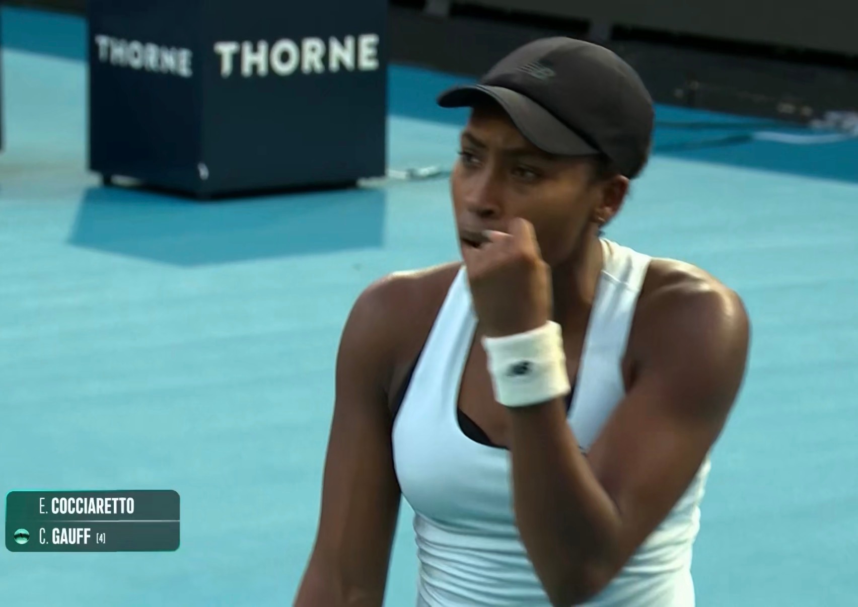 迈阿密1000赛 第二轮，高芙怒发11次双误，3-6/6-4/6-3复仇科恰雷托