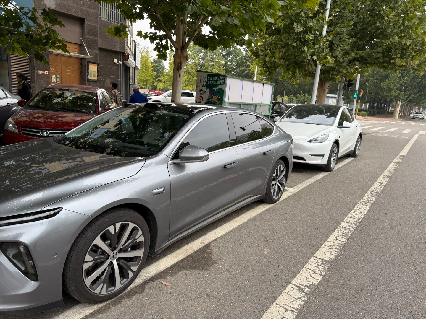 老丈人的Model Y，吃饭时候跟我说他也看到了乐道L60，说看了看觉得确实不错