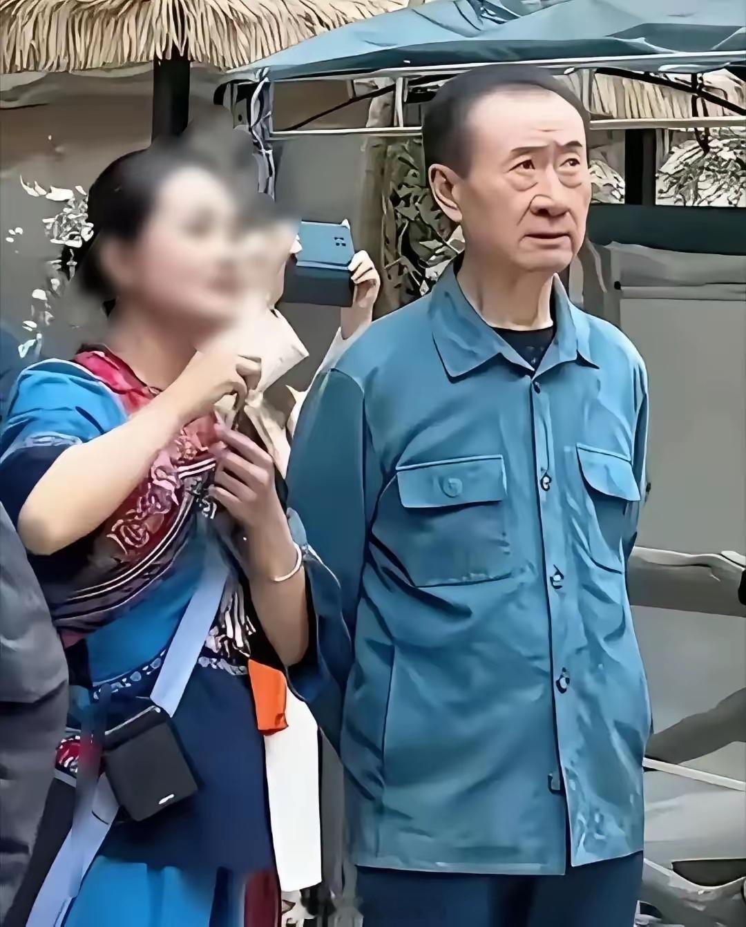 看到王健林的衣服，以为他落魄到这种地步了，没想到价格直接让我闭嘴了，这富炫的 ​