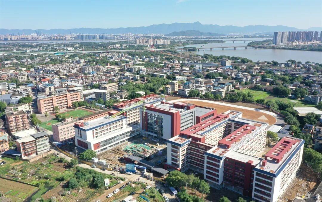 闽侯良存华侨学校新校区项目正全速推进有望于年底全面竣工，届时，新校区将规划设置4