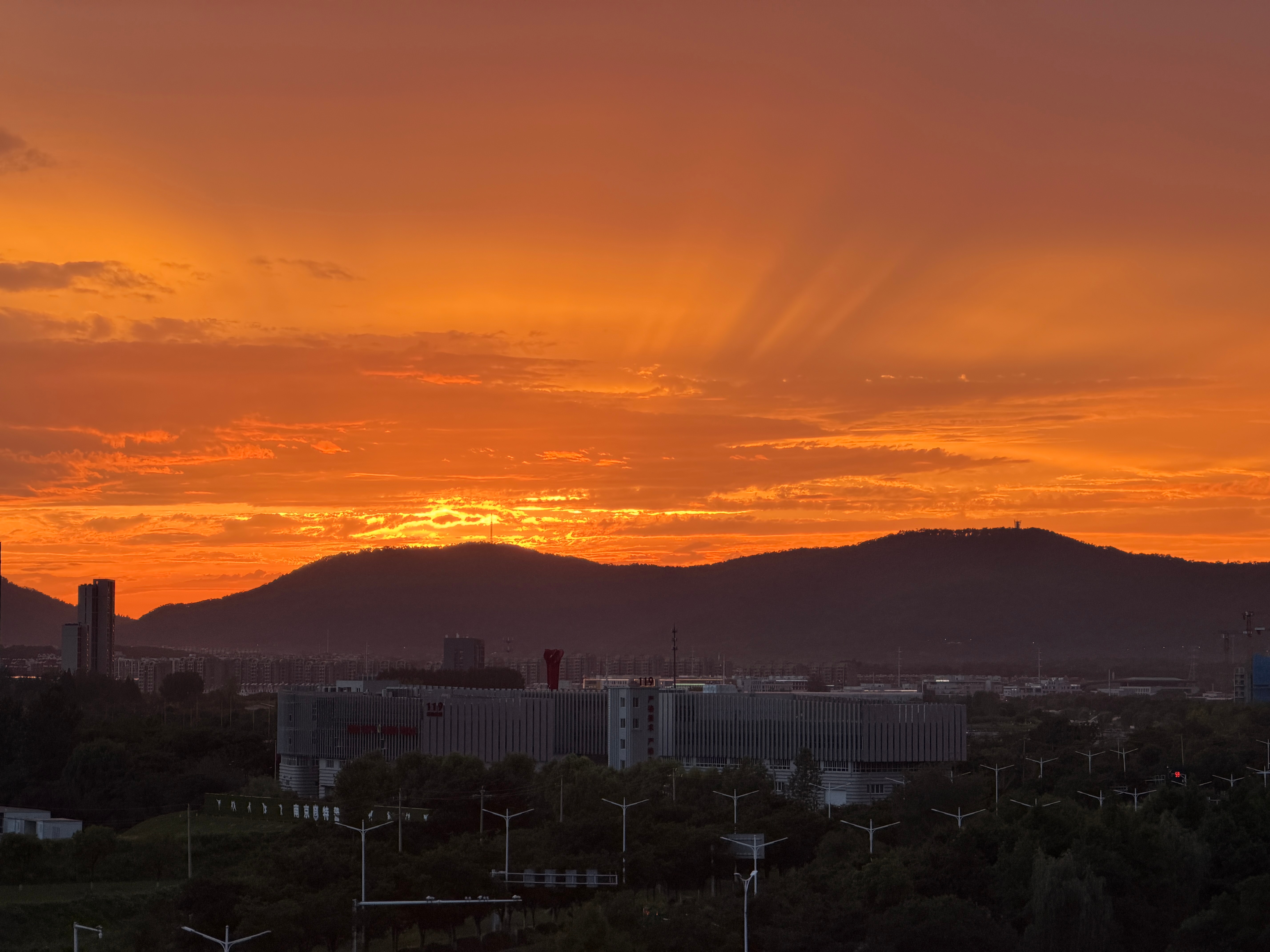 太美啦！每次碰到好看的夕阳都不忍心在家呆着南京夕阳