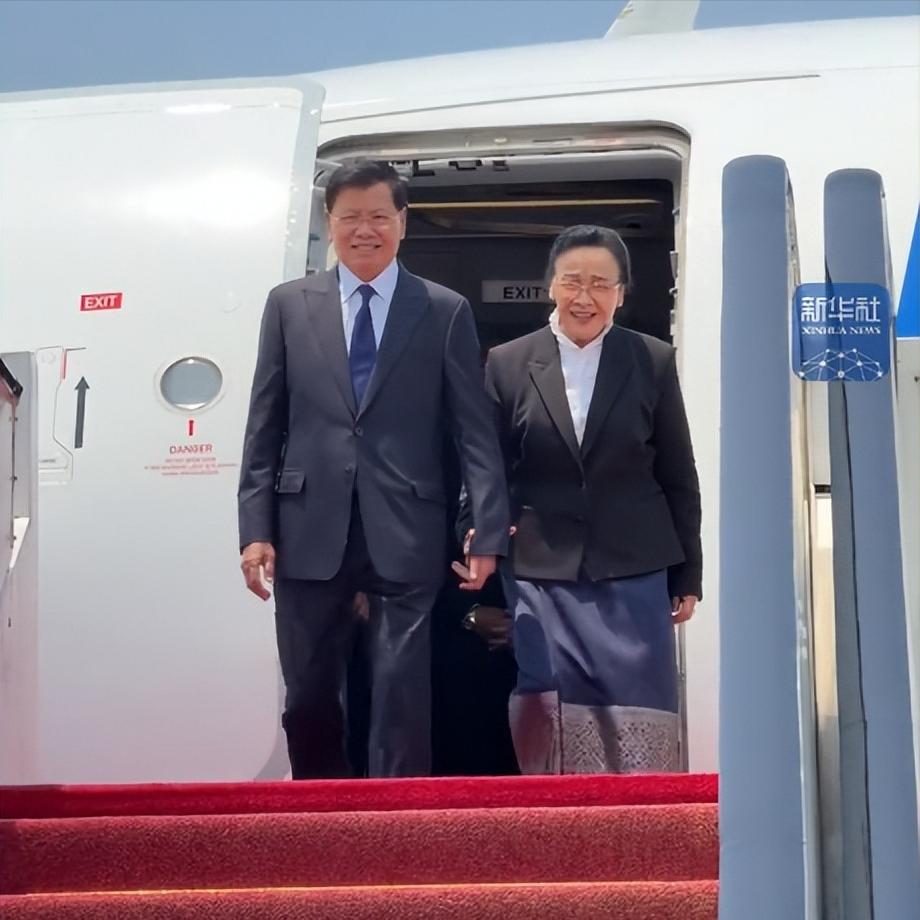 新华社报道称通伦携夫人抵达杭州！

6月2日，通伦携带夫人已经抵达杭州了。

值