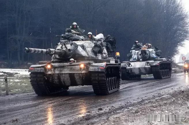 现在终于弄明白美国不愿意援助重型武器给乌克兰的原因。
俄罗斯会把在乌克兰战场上缴