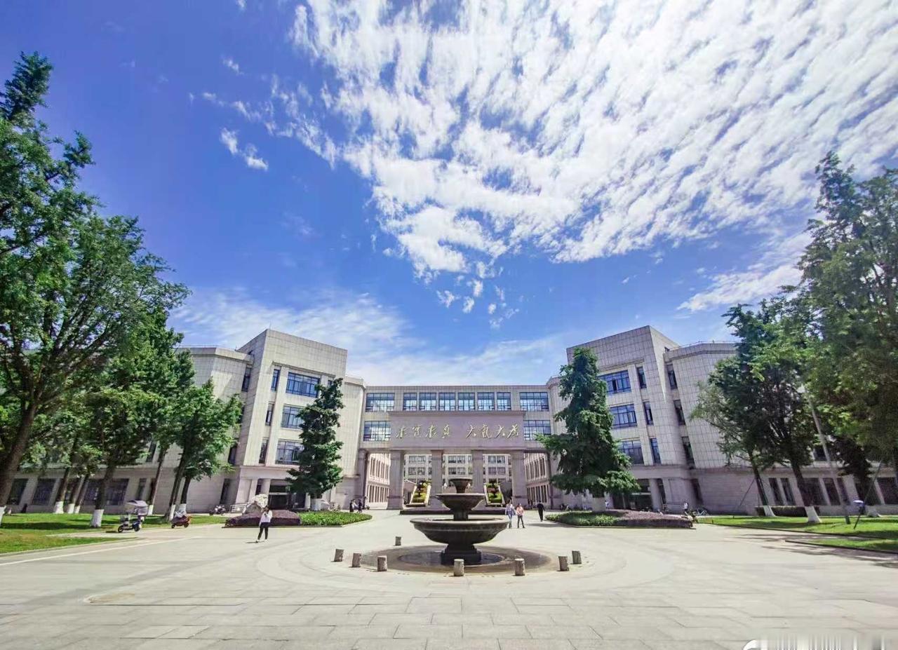 郑州大学超话电子科大建校69周年
沙河之滨，清水河畔，银杏茁壮，蔚然成林
求实求